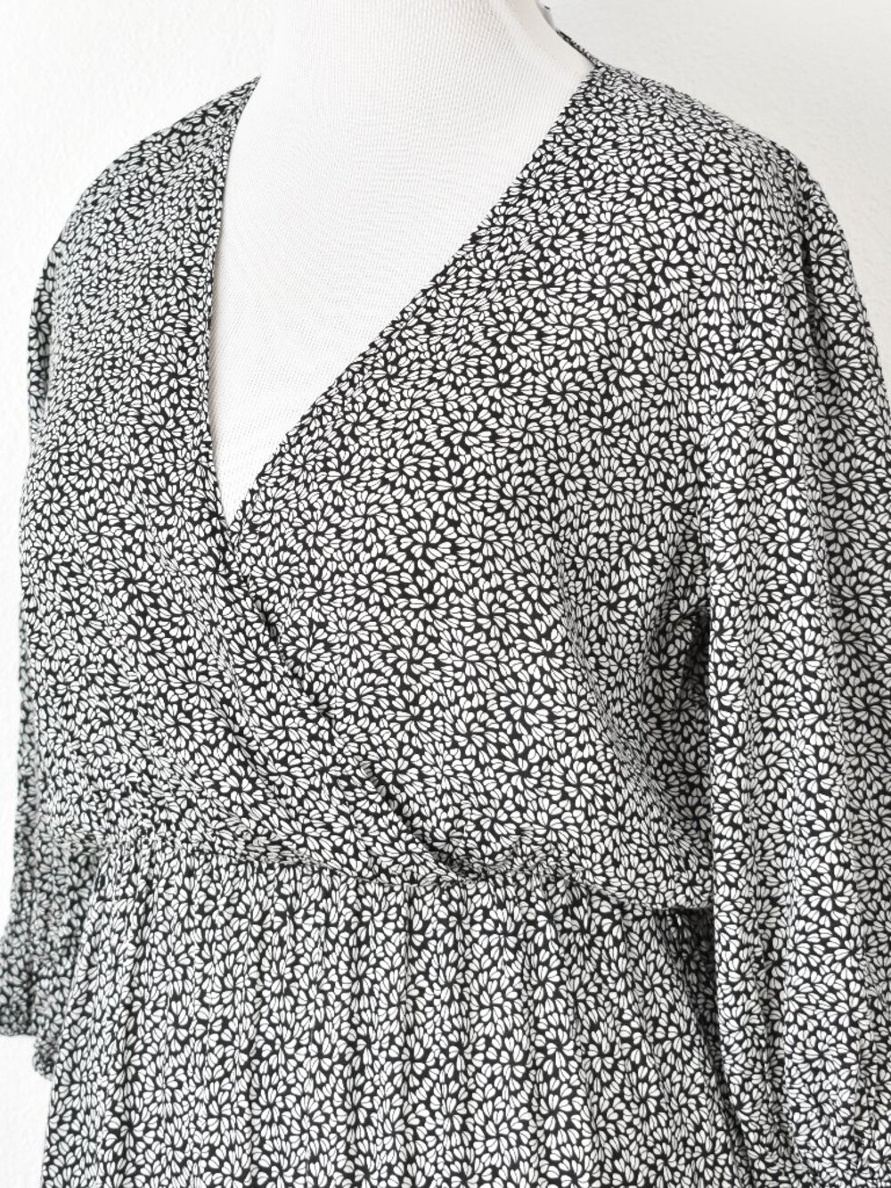 Petal & Pup Hadyn Black and White Faux Wrap Maxi Dress NEW - 10 - Picture 3 of 10